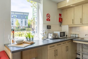 1 bed house, De Walden Way, City Centre, Bradford, BD71BD - Image 7